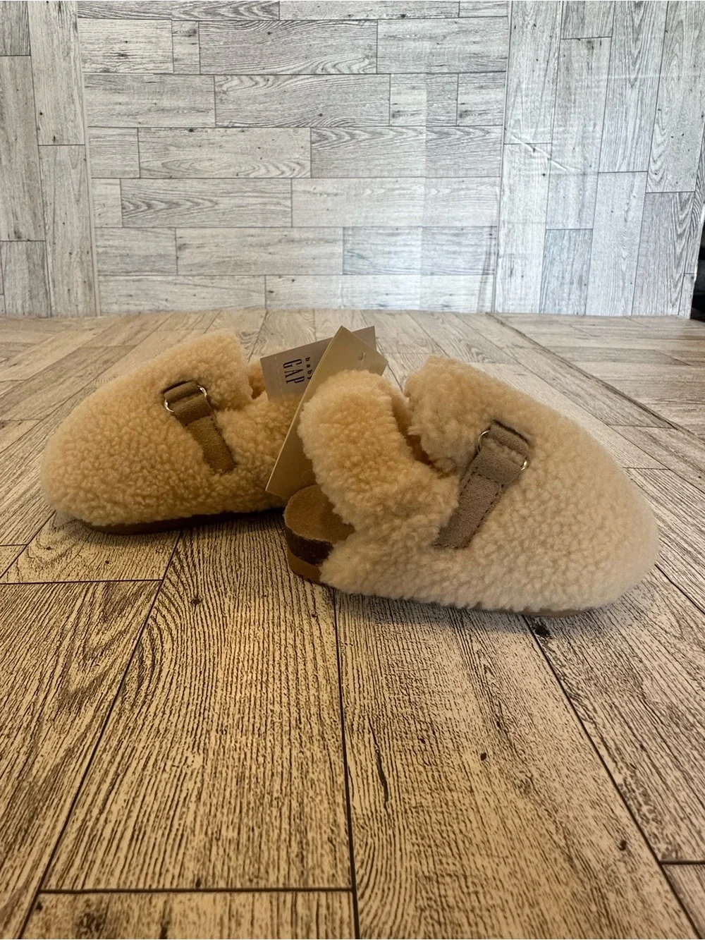 New! BabyGap Cozy Cream Sherpa Kids Slip-On Shoes size 3-6 months